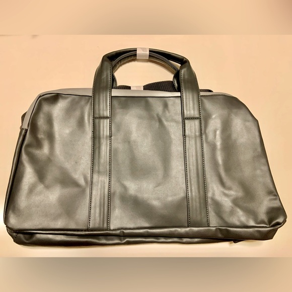 CALVIN KLEIN Fragrances Weekender Travel Duffle Gym Bag Grey color NEW / NWT - Picture 3 of 14